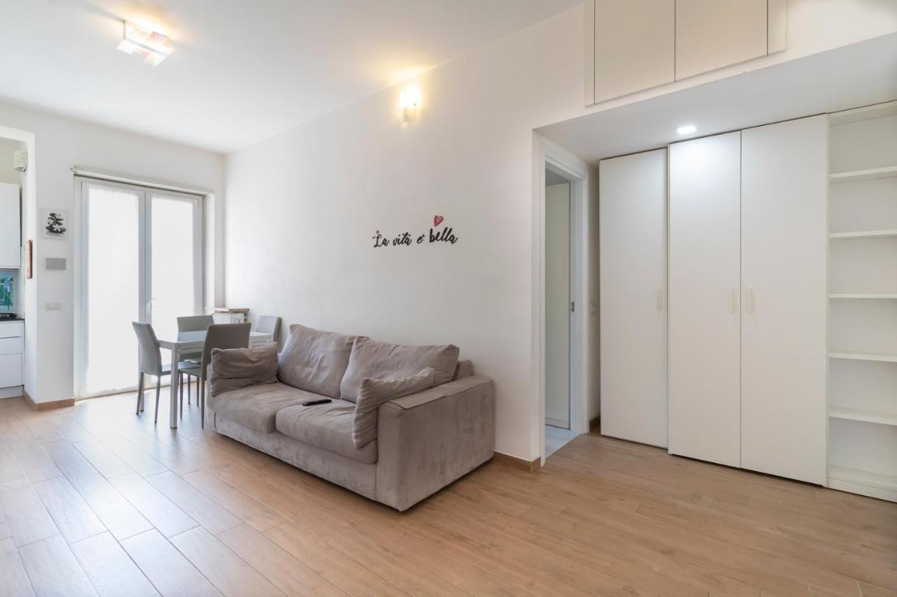 Altido Warm And Inviting Flat With Balcony Appartement Milaan Buitenkant foto